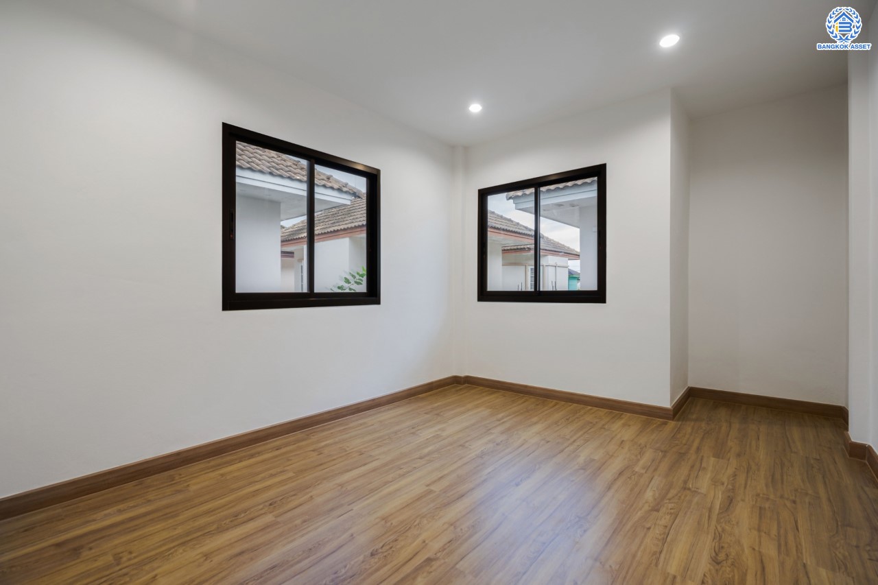 บ้านมือสองตกแต่งใหม่ ม.เศรณีลากูน วัดลาดปลาดุก ตอบโจทย์ทุกการใช้ชีวิต เนื้อที่ 50 ตร.ว. ฟังก์ชัน 3 ห้องนอน 3 ห้องน้ำ ทำเลเดินทางง่าย สะดวกสบายใกล้รถไฟฟ้าสายสีม่วง "สถานีคลองบางไผ่", ทางด่วน "กาญจนาภิเษก" และห้างสรรพสินค้าเซ็นทรัลเวสต์เกต